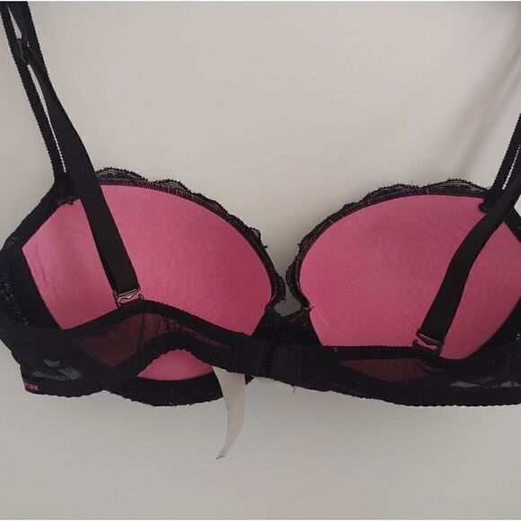 PINK Victoria's Secret Push-Up/Pigeonnant Black Lace Underwire Bra 32B - Picture 3 of 7